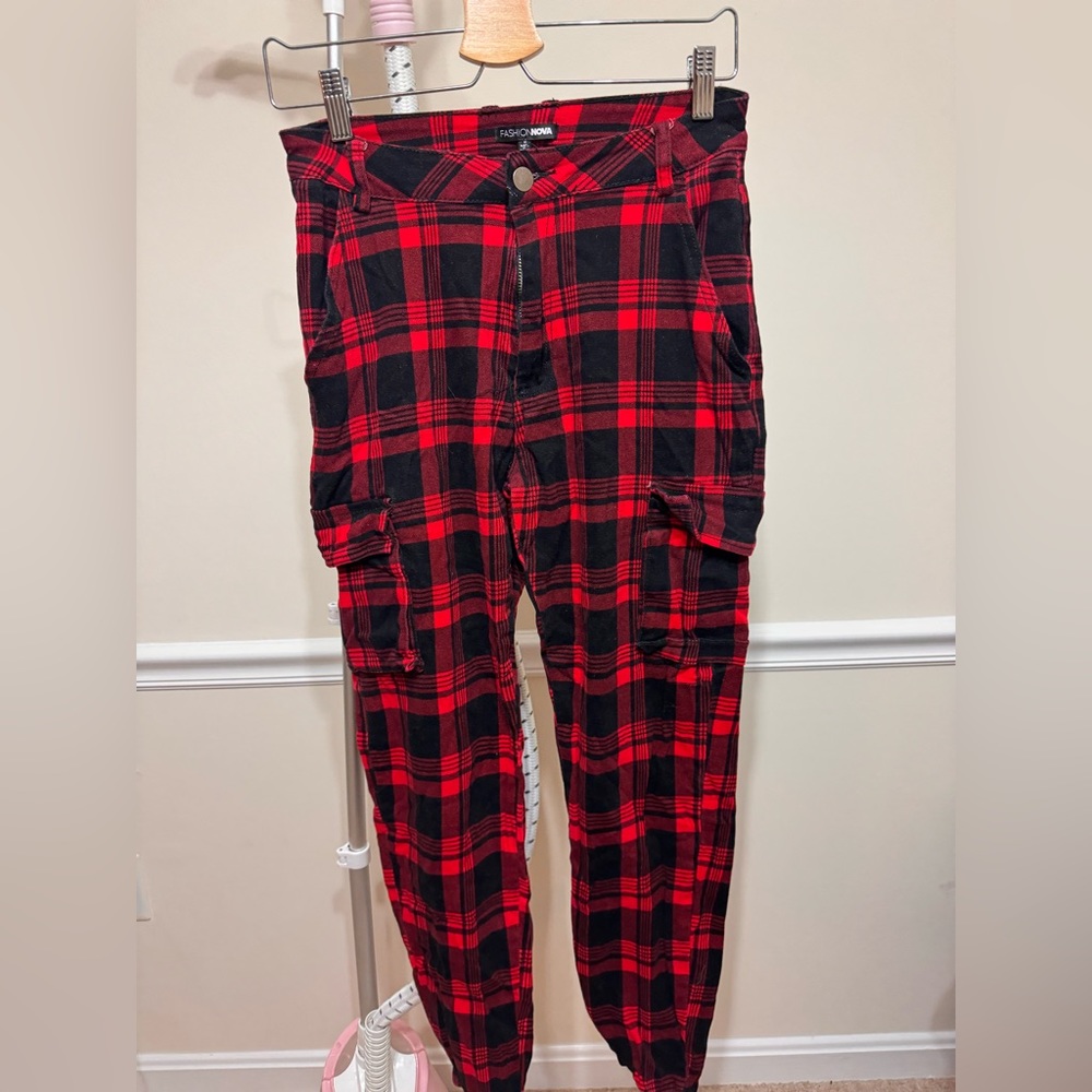 Fashion nova brand plaid, gently used cargo pants
